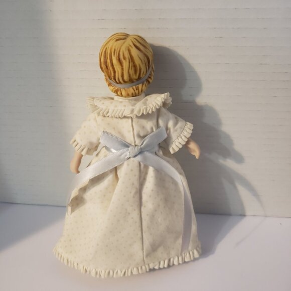 Vintage Victorian 1983 Avon Porcelain Doll - Picture 3 of 5